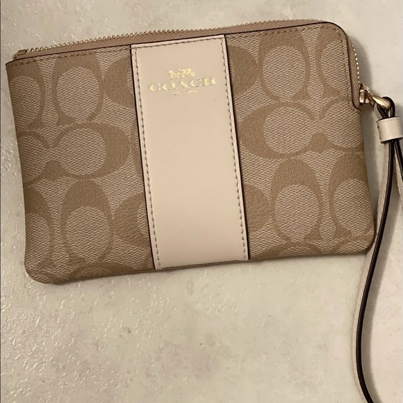 Original NWT Coach Wristlet - Picture 2 of 4